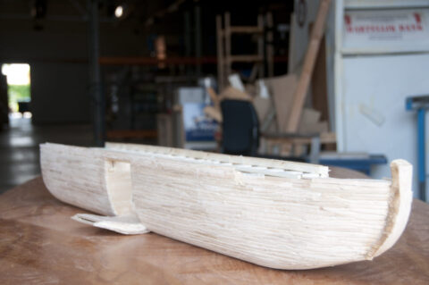 De Ark wordt gemaakt van houten roerstaafjes.